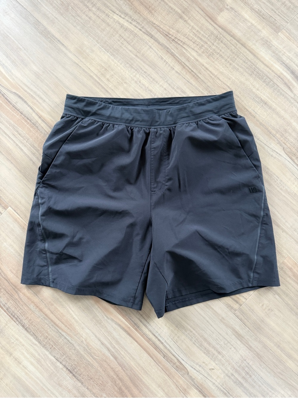VRST men’s  7” lined black shorts. Back zippered pocket
